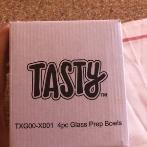 Tasty 4 piece  clear glass prep bowls.